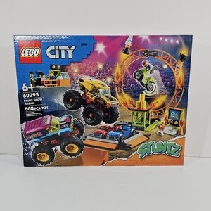 LEGO City Stunt Show Arena 60295 – Retired Set, 668 Pieces, 7 Minifigures, New